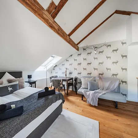 Innsbruck City Chalet 3*