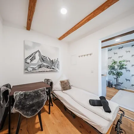 Innsbruck City Chalet 3* Інсбрук