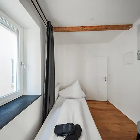 Innsbruck City Chalet Апарт-готель Інсбрук