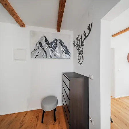 Innsbruck City Chalet Апарт-готель 3*
