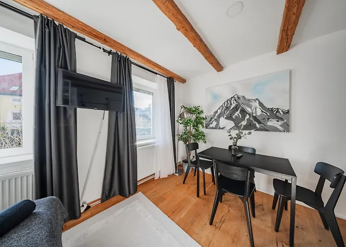 Innsbruck City Chalet Aparthotel