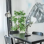 Innsbruck City Chalet מלון דירות