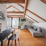 Innsbruck City Chalet מלון דירות