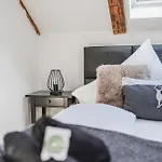 Innsbruck City Chalet Apart-hotel 3*