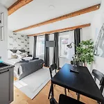 Innsbruck City Chalet Apart-hotel 3*